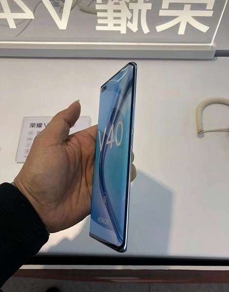 Бюджетный флагман Honor V40 на официальных изображениях и живых фото, в том числе в сравнении с Huawei Mate 40 Pro